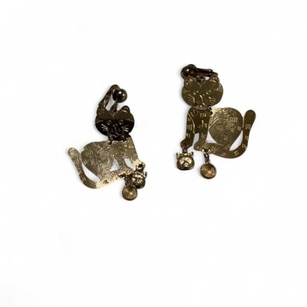 Cat Clip On Earrings Womens OS Goldtone Vintage Articulated Novelty
